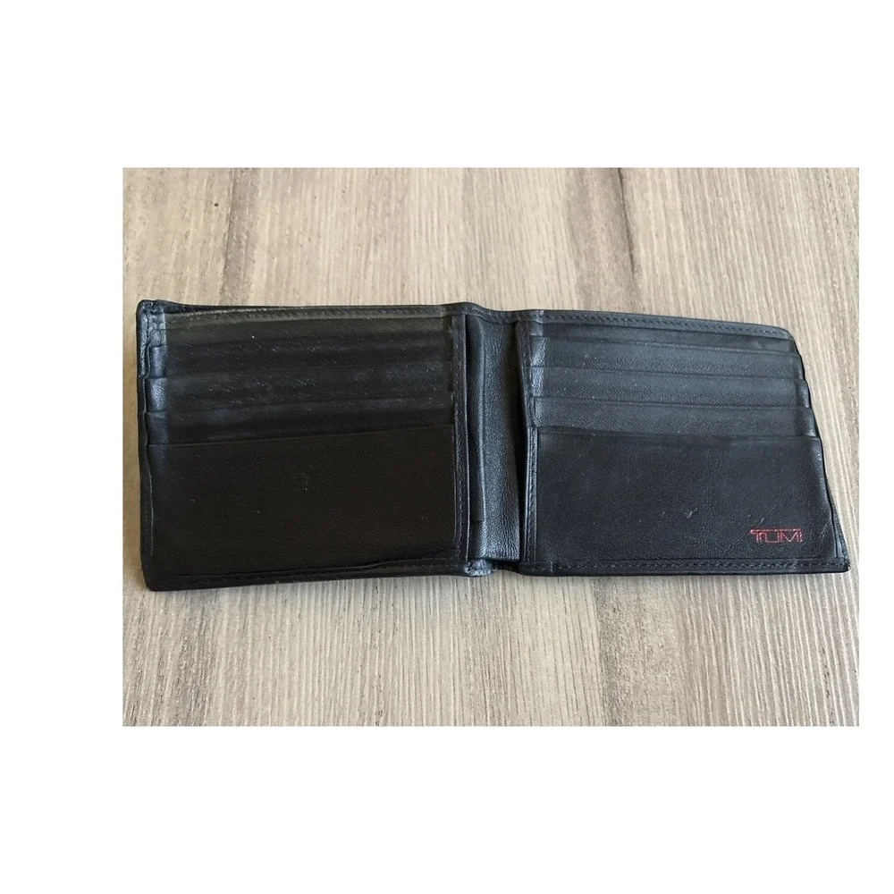 TUMI Black Leather Double Billfold Wallet‎ with 6 Card Pockets